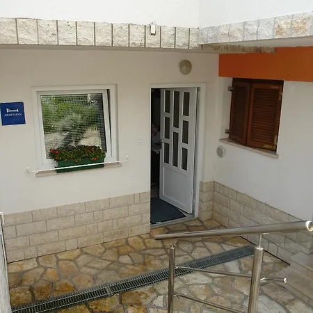 Apartment Tanja 2 *